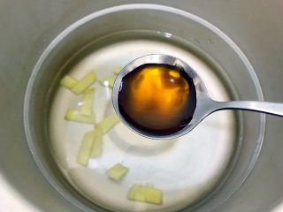 8、暖冬系列～滋补养生之红枣枸杞萝卜大骨汤,加一大勺料酒