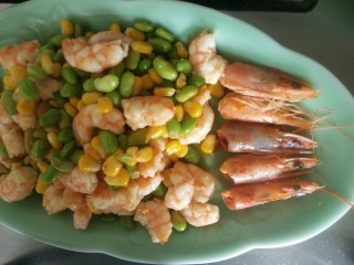 10、客人来了怎么办!中午吃什么!,重要的是摆盘(笑)。好吃不好吃再说,面子不能丢。虾头摆盘,纯粹为了好看。我虾尾已经丢垃圾桶了。虾头加虾尾摆盘更好看哦!