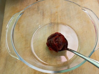 3、减肥也得好好做饭 一鸡两吃,另外半只的调味料，韩式辣酱先来一大勺