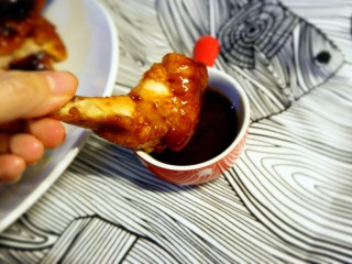 11、减肥也得好好做饭 一鸡两吃,因为下午娃不好好睡觉。所以鸡腌晚了，就用酱汁儿蘸着吃吧。