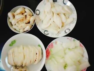 2、山药莲藕马蹄排骨汤#有个故事#,山药，莲藕，马蹄，冬瓜切好备用