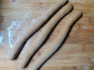 13、红糖开花馒头（只加酵母粉版）,分别搓成长条。