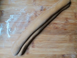 14、红糖开花馒头（只加酵母粉版）,如图把长条摆好。