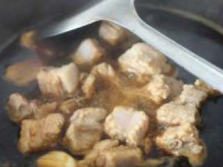 5、无油【懒人糖醋排骨】,5. 大火煮开后转中小火，加盖焖 煮。