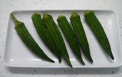 1、秋葵刺身,秋葵洗净，提前准备冰水待用。