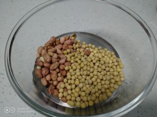 5、家庭版甑糕,黄豆、花生称好。