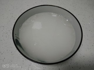 11、家庭版甑糕,糯米淘洗干净泡1小时。