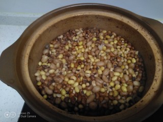 15、家庭版甑糕,小火煮60分钟。