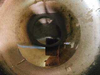 19、松鼠桂鱼,锅中倒入少许油