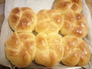 15、胡萝卜小餐包,出炉了