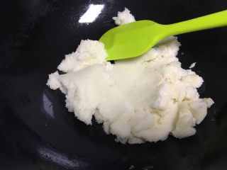 6、桂花山药糕,糖融化拌匀备用