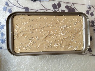 20、#甜味#红枣戚风蛋糕,撒上一些白芝麻。