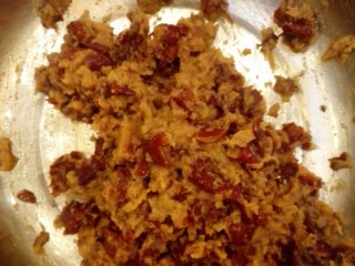 3、枣糕,蒸熟的枣抓成泥备用