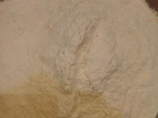 4、枣糕,泡打粉面粉过筛