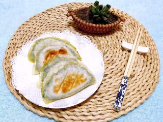 10、飘香韭菜盒,韭菜盒是我们家的最爱每次都会是光盘行动