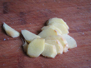 3、神仙肉,姜切片备用