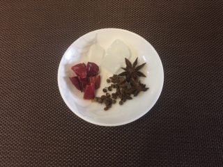 2、红烧牛肉(大白豆+小芒果版),准备好以下配料