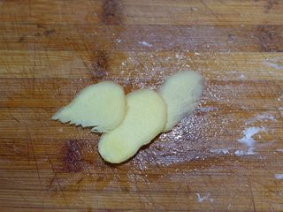 3、家庭快手版—辣炒大肠,姜切片