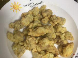 8、糖醋菜＋菠萝咕噜肉,炸到微黄捞起，把火调到大火再下锅复炸一分钟。