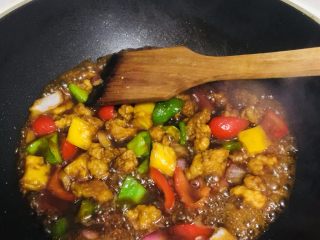 13、糖醋菜＋菠萝咕噜肉,最后大火收汁，待锅里冒泡后就差不多可以起锅了。