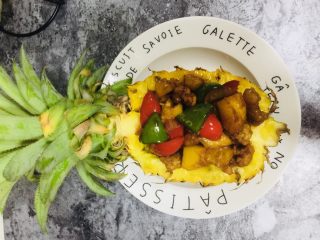 15、糖醋菜＋菠萝咕噜肉,最后放一个盘子上，菠萝咕噜肉就完成啦！