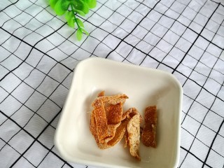 3、陈皮绿豆汤,陈皮浸泡10分钟