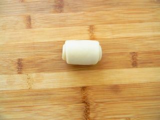 6、暖心壶紫薯酥,在卷起