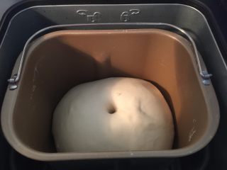 3、热狗面包,发酵至2倍大