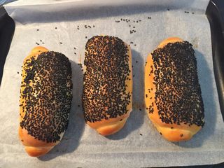 10、热狗面包,烤箱预热后180度烤18分钟左右