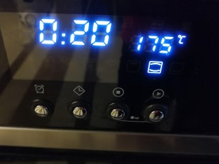 21、适合新手的一次性发酵酸奶小餐包,烤箱中下层，175度上下火20分钟左右