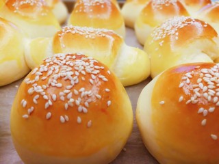 23、适合新手的一次性发酵酸奶小餐包,这是芝麻的，软妹子一个