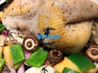 16、感恩节食谱-烤鸡（家庭版）,烤完一个小时微熟，表面还没上色，继续在表皮上刷黄油