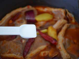 16、香辣羊蝎子,加1勺盐。