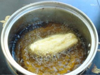 6、DIY健康酥炸小油条,中火炸制