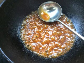 24、丝瓜肉盅,烧至起泡关火，浇入丝瓜盘中