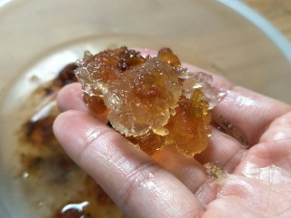 3、#一碗汤#薏仁桃胶白果汤, 桃胶有增强体力、控血糖、美容养颜的食疗效果