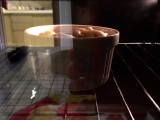 9、焗烤吐司,烤箱预热10分钟… 再放进去，180烤个10-15分钟。根据自家烤箱习惯来定