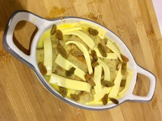 13、焗烤吐司,好啦。上面的都是奶酪吐司的步骤，再来一个芝士吐司，方法都一样的哦～ 万变不离其宗嘛