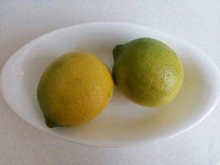 1、柠檬蜜(止咳良方),网购的柠檬当时是青色的放了几天已经黄了