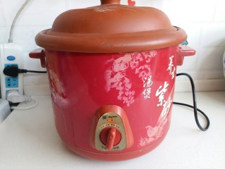 11、柠檬蜜(止咳良方),炖锅接上电源按大火键炖8小时以上