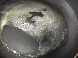 3、花菜虾浓汤,小火融化