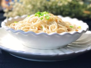 17、一碗面条+清汤寡水阳春面,美美地拍个照片纪念一下