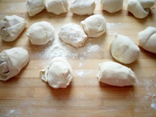 18、豆渣奶香馒头,手掐剂子。