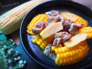 12、玉米排骨汤,不用放油的汤，清甜糯香