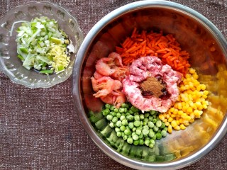 9、年夜饭之五福临门~福袋,加耗油，十八香，葱末，姜末。