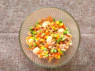 10、年夜饭之五福临门~福袋,油锅放油炒熟，备用。