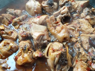 19、美味家常熬炒鸡,此刻鸡块已经入味。