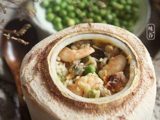 17、椰子海鲜芝士焗饭,习惯性来张特写，诱惑下亲们的味觉！  