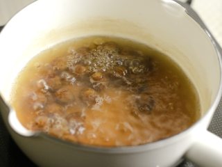 13、两种珍珠+波霸奶茶,煮珍珠圆子：水开以后，放入圆子，中小火煮20分钟。