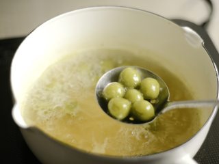 16、两种珍珠+波霸奶茶,抹茶珍珠也煮一煮。